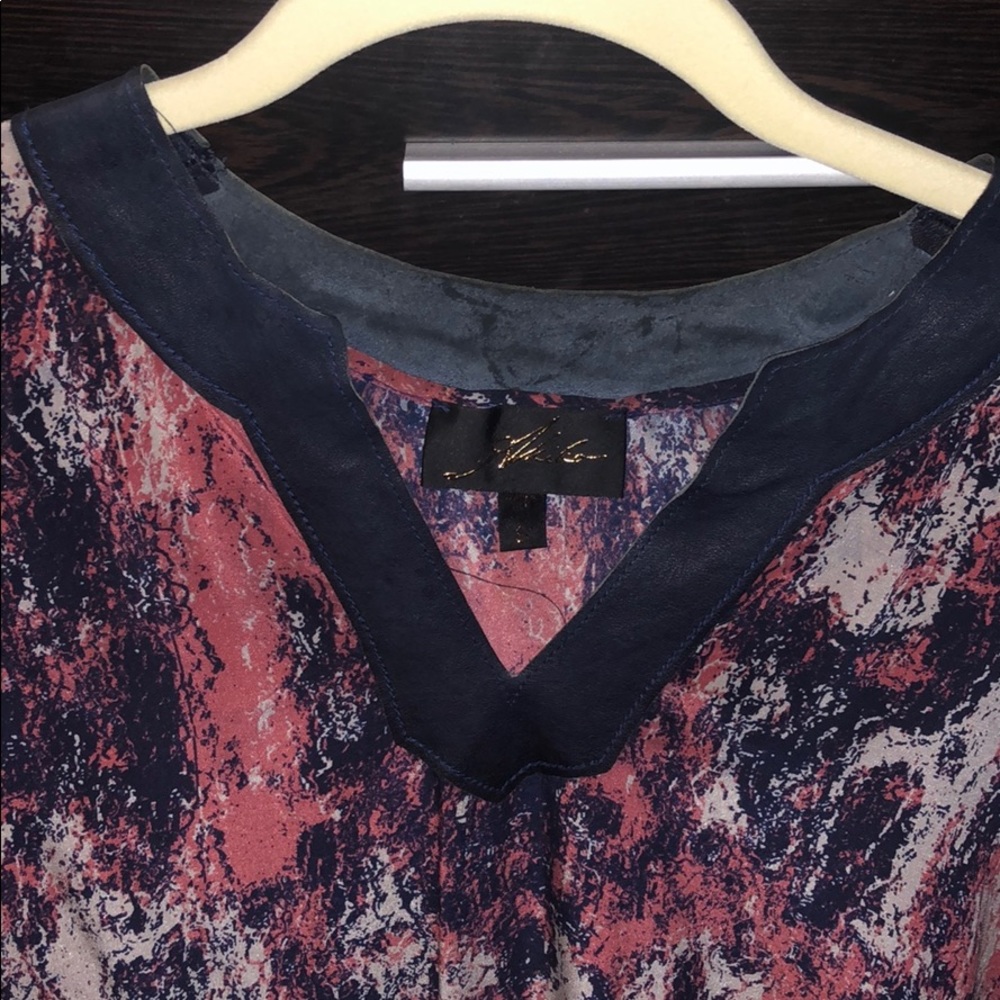 Gorgeous blouse - Picture 2 of 4